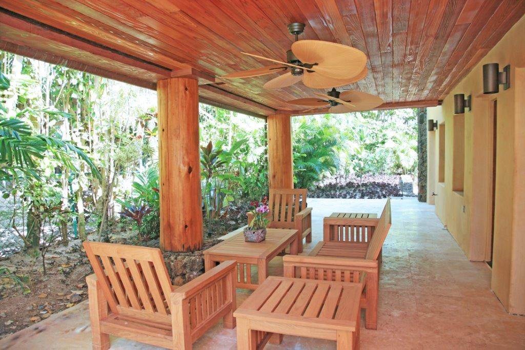 Oceanfront lanai